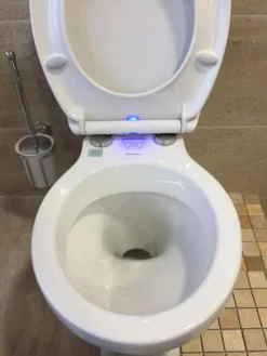 Croydex Luminoso Illuminated Toilet Seat - Light Up 9 Croydex Luminoso Illuminated Toilet Seat - Light Up -Home Bathroom IMG 5006 2